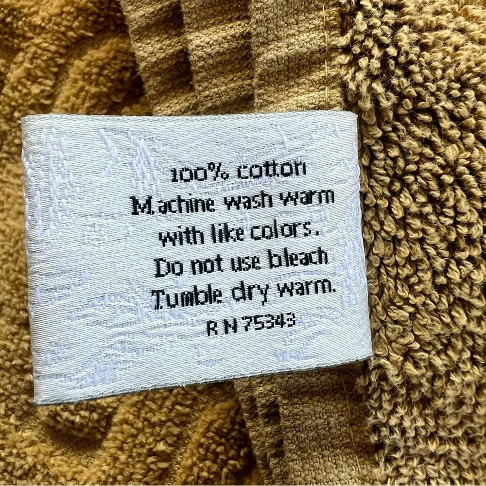 Y2K Wellesley Manor Geometric Sculpted Bath Towel Gold Green MCM Vibes Brazil